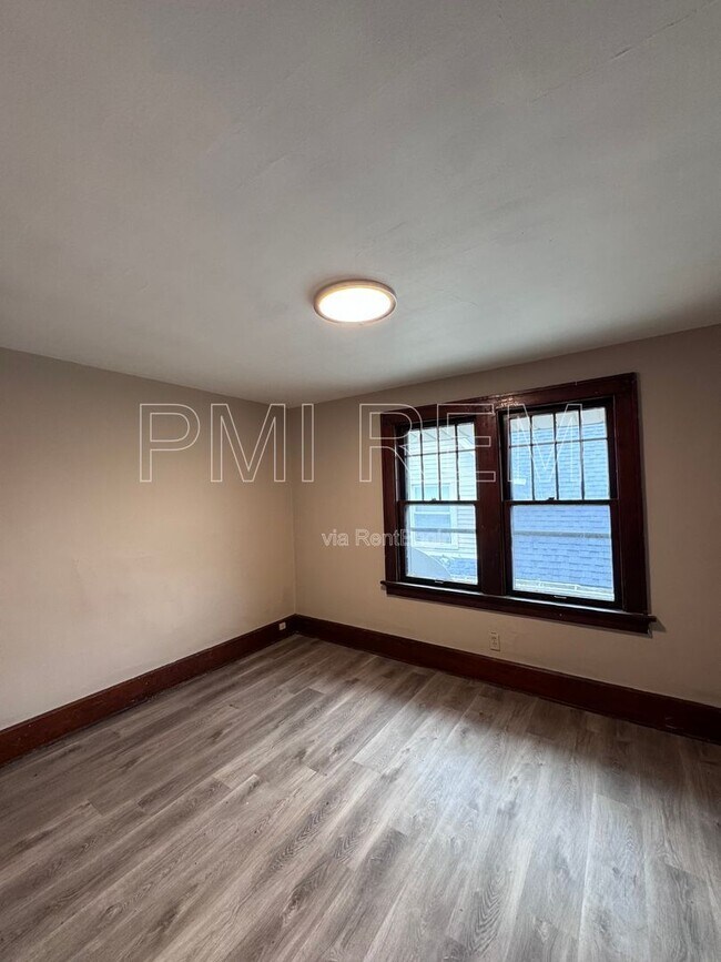 Building Photo - 1023 Harrison Ave SW