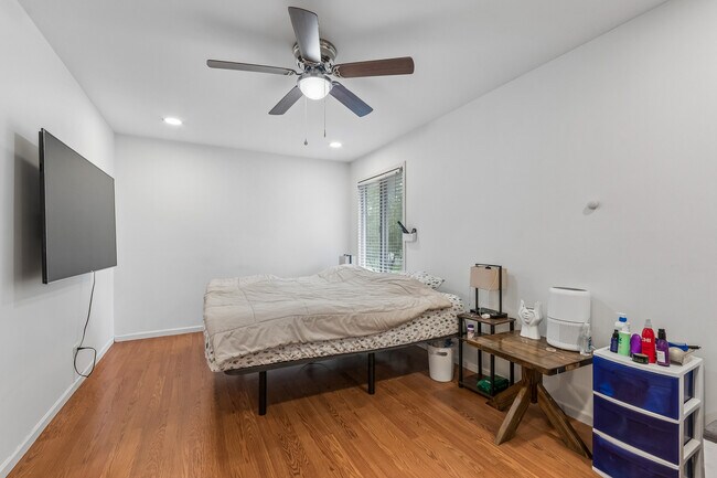 Building Photo - 298 Danbury Dr