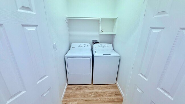 Building Photo - 7018-5914 02