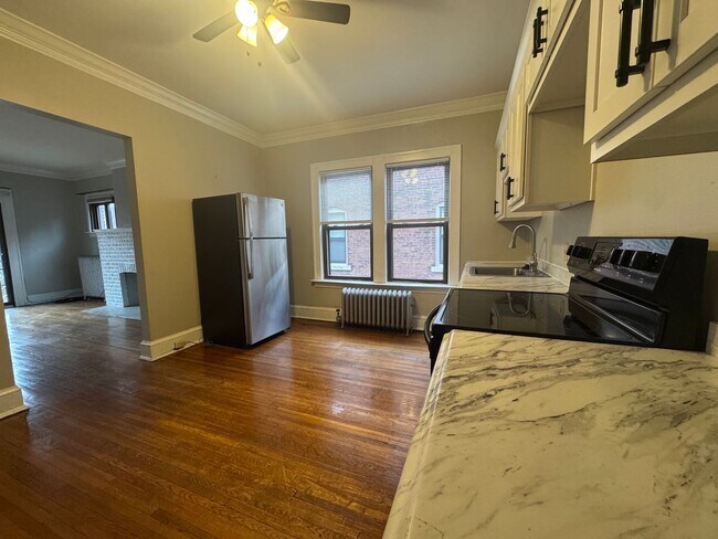 Building Photo - 2773 Hampshire-Unit 8