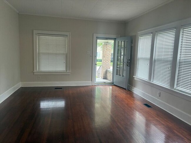 Building Photo - Charming North Side 2 Bedroom Home Near ISU Memorial Stadium!