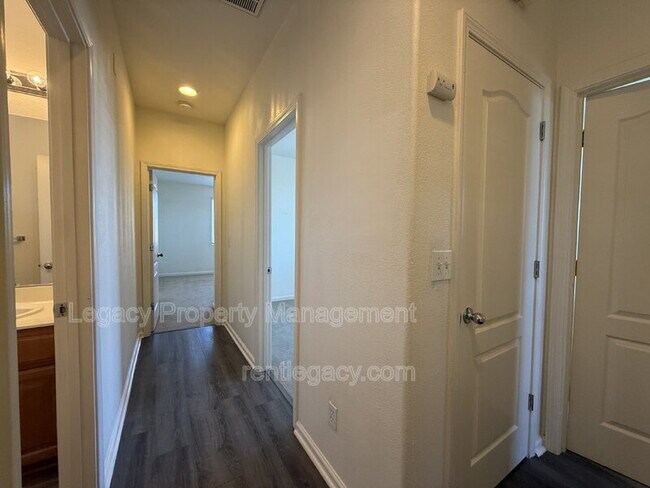 Building Photo - 1552 Bailey Dr