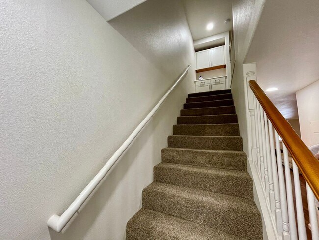 Building Photo - 2bed/2.5 bath PET FRIENDLY Townhome Available in Kapolei!