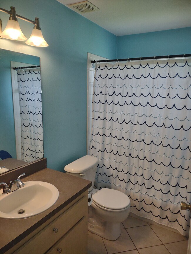 Building Photo - 405 N Willow Ave