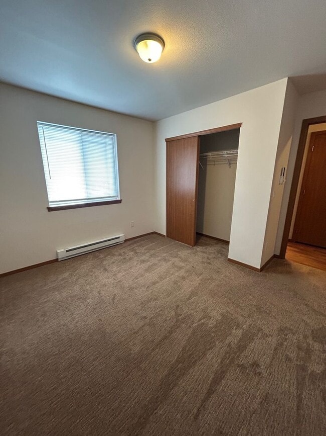 Building Photo - Spacious 3 Bedroom 2.5 Bath Duplex in Post Falls