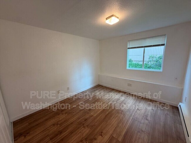 Building Photo - 1706 E 56th St