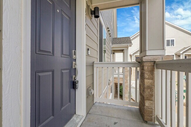 Building Photo - $2,775 - 3 Bed, 3 Bath Condo in Aurora wit...