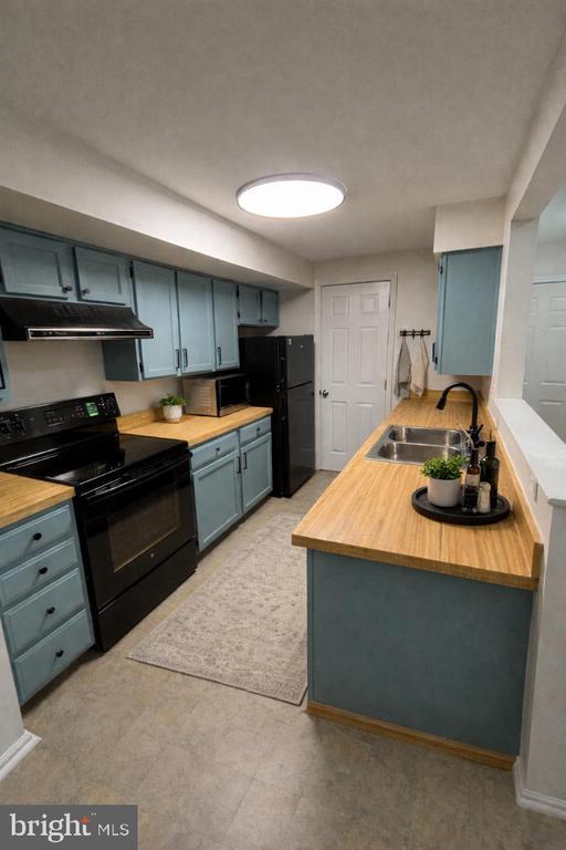 Building Photo - 20661 Shadyside Way