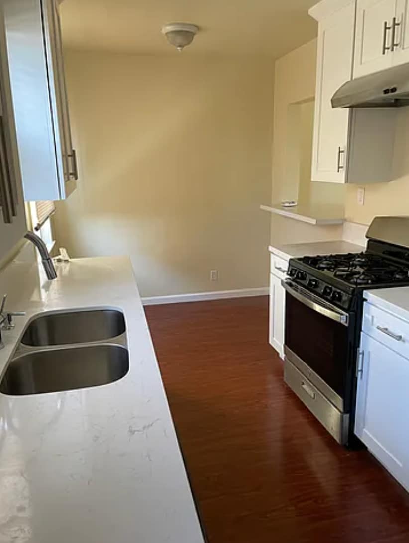 updated kitchen - 1914 Hauser Blvd