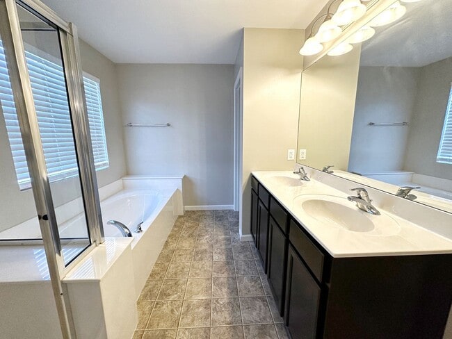 Building Photo - Coming SOON! Beautiful 3-Bedroom Townhome in Wentzville with Finished Basement and Community Amen...