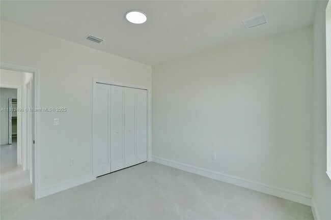 Building Photo - 301 E 51st St