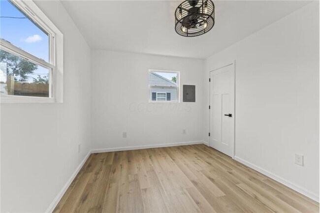 Building Photo - 2420 Woodman Dr