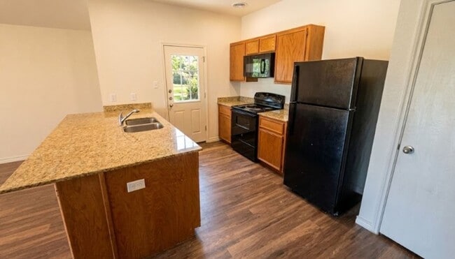 Building Photo - AVAILABLE MID MAY ; APPLY TODAY AT OUR WEBSITE!!