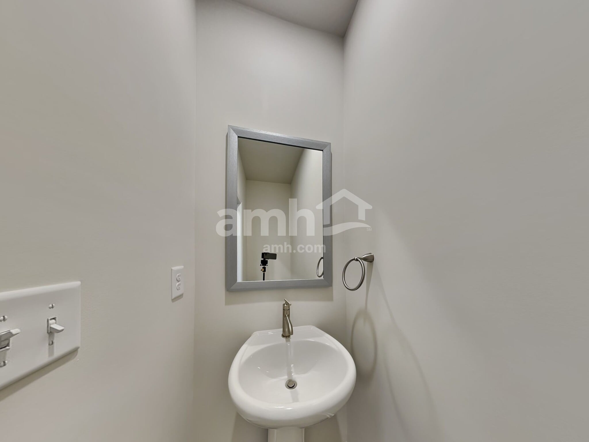 Building Photo - 3260 Emberly Dr