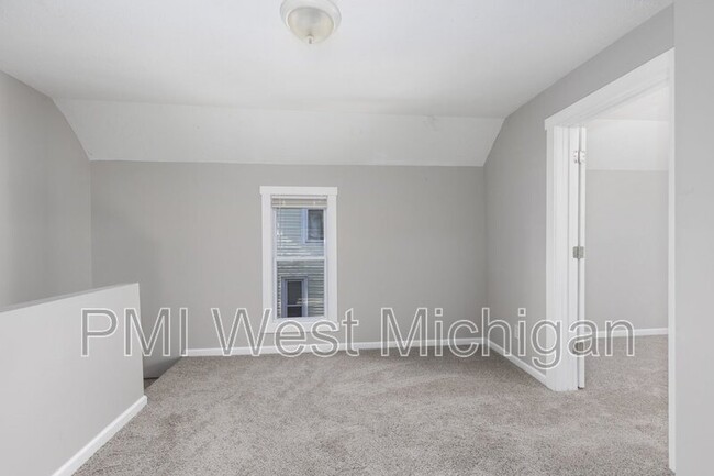 Building Photo - 1038 3rd St NW