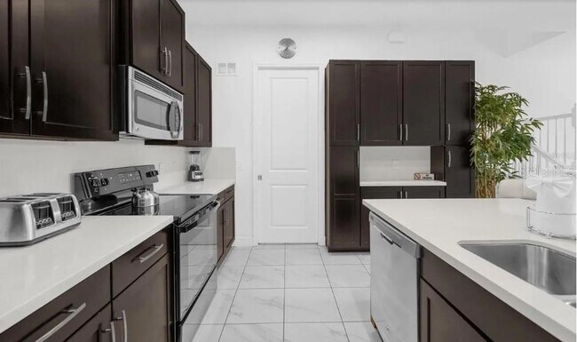 Building Photo - 450 Captiva Dr