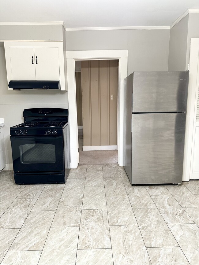 Building Photo - 1312 W University Ave