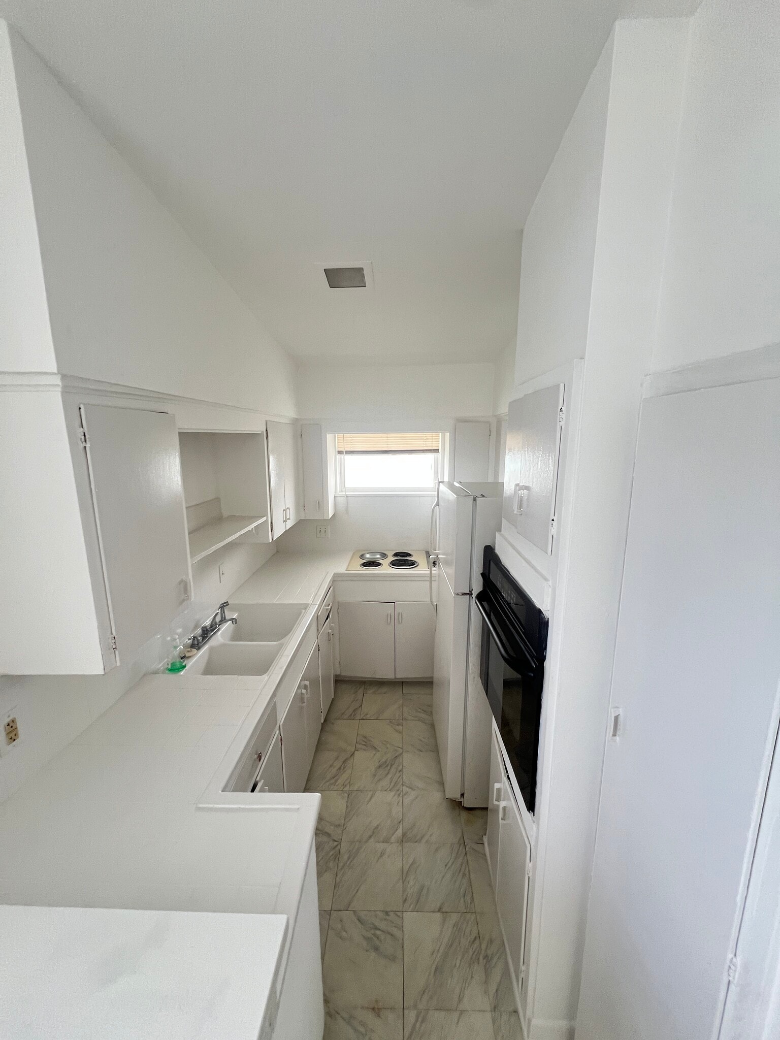 kitchen - 3834 Glen Arbor Dr
