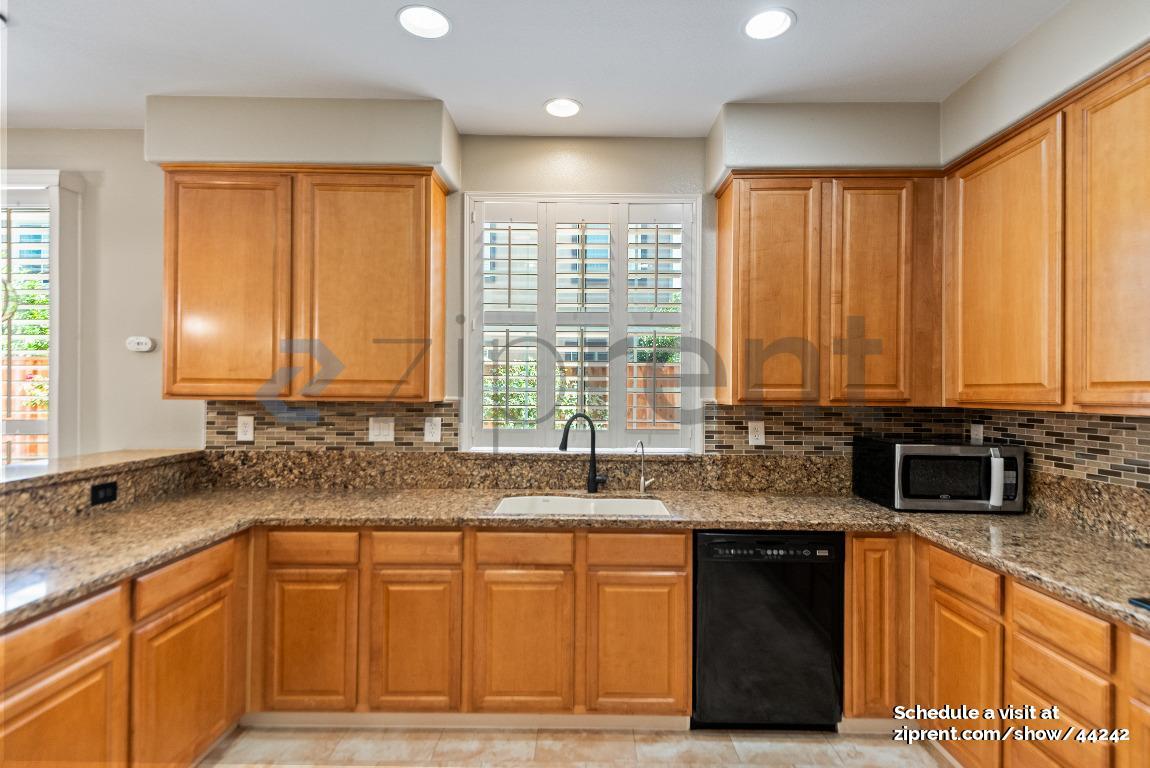 Building Photo - 856 Dederick Ct