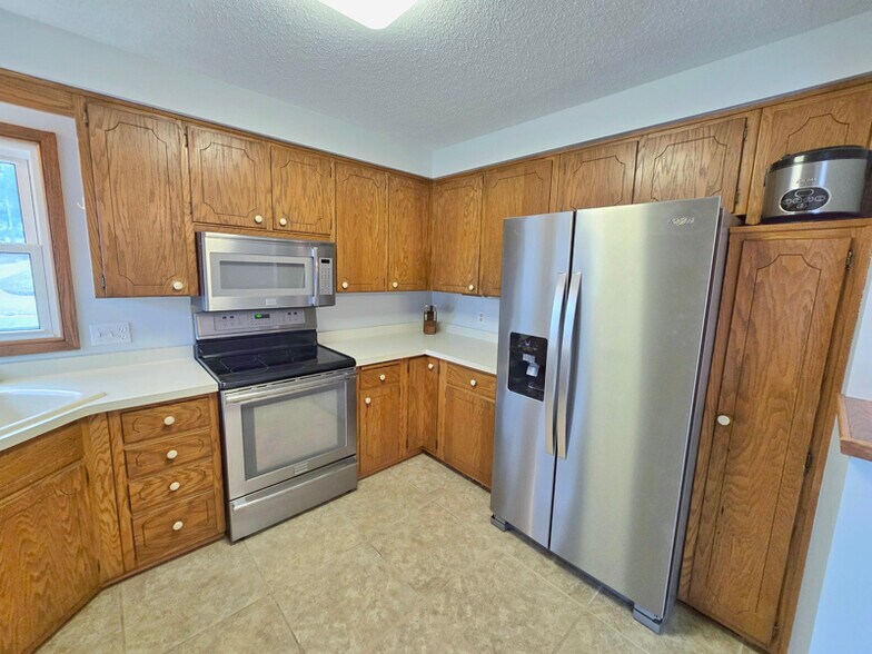 Building Photo - 725 Elton Hills Dr NW