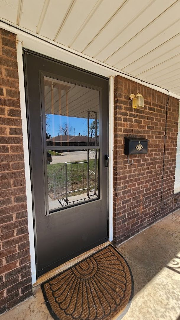 Building Photo - Darling 3 Bed 1.5 Bath 1 Car Garage in the Country Estates Addn Midwest City