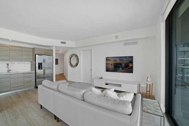 Building Photo - 121 NE 34th St