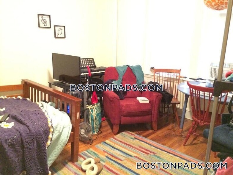 Building Photo - 1209 Boylston St