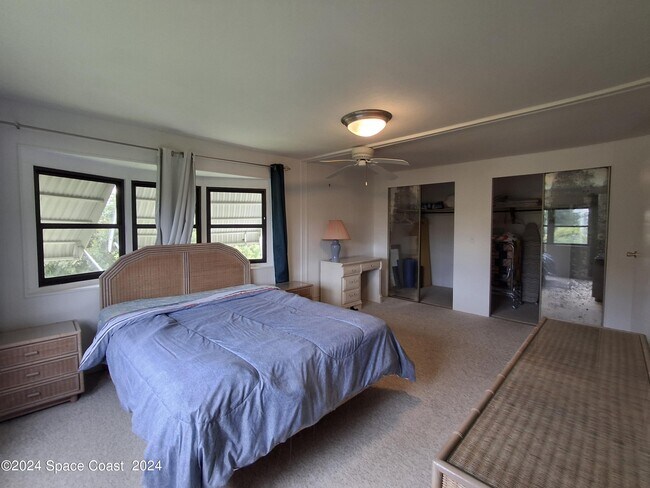 Building Photo - 909 Sequoia St