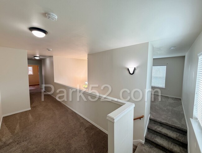 Building Photo - Puyallup 4 Bedroom 2.5 Bath Single Family Home