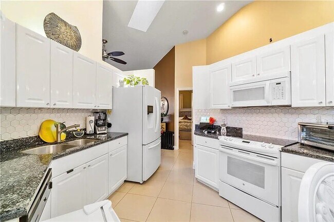 Building Photo - 8583 Jade Dr
