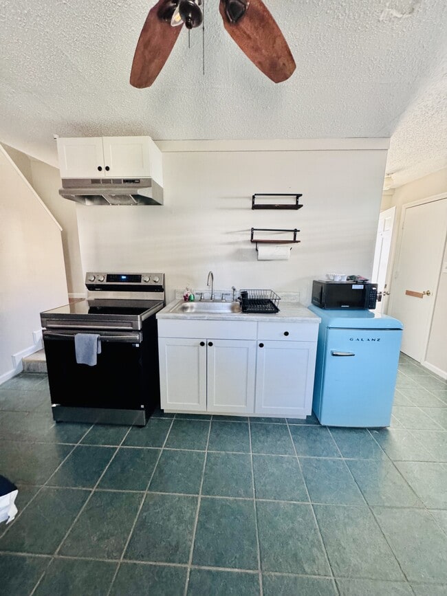 Building Photo - 1105 W Rock Spring Rd