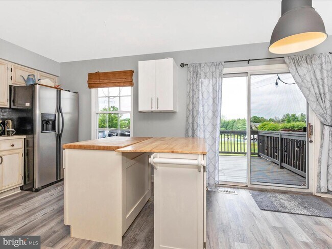 Building Photo - 6338 Towncrest Ct