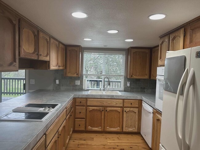 Building Photo - 29633 Meadow Ln