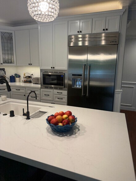 Building Photo - 6 Peacock Ct