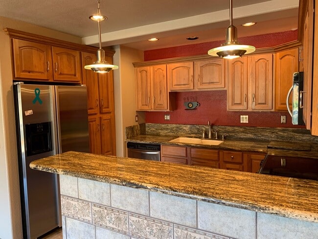 Building Photo - Secure your boat dock before summer!  Unfurnished 3 bed, 2 bath condo with marina and mountain vi...