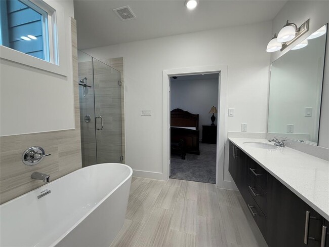 Building Photo - 9644 Habitat St