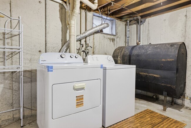 Building Photo - 17 Circle Rd