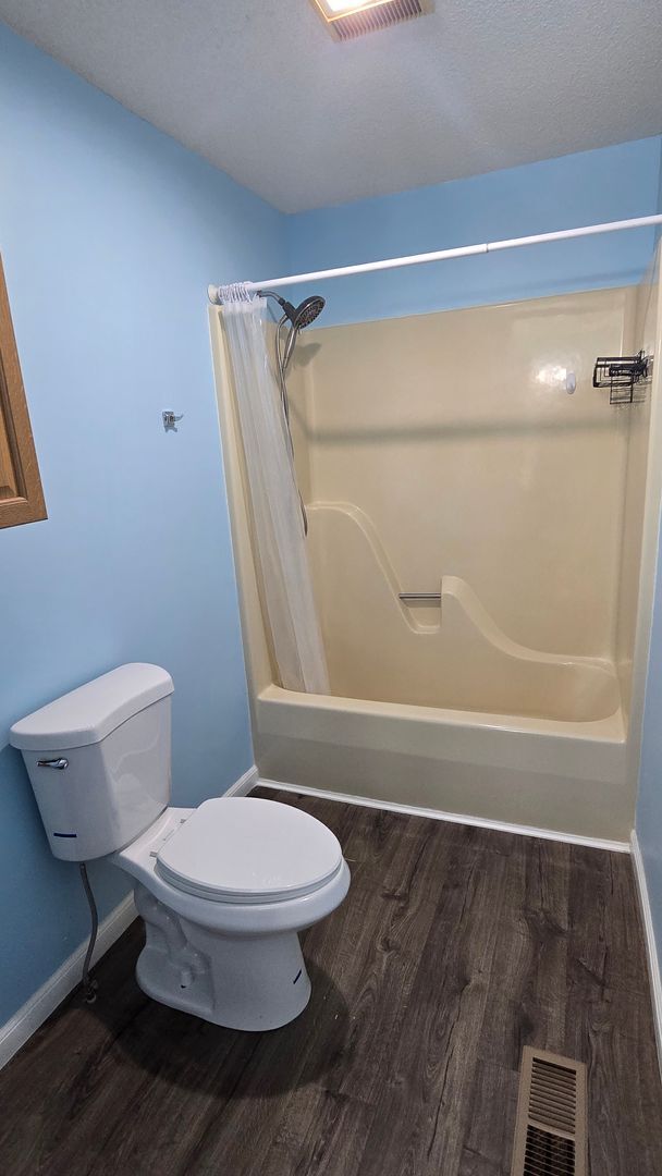 Building Photo - 4 Bedroom