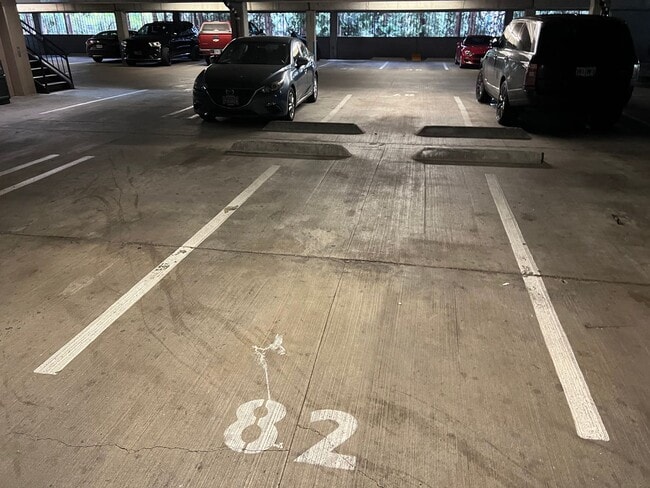 Building Photo - 1535 SW Clay St