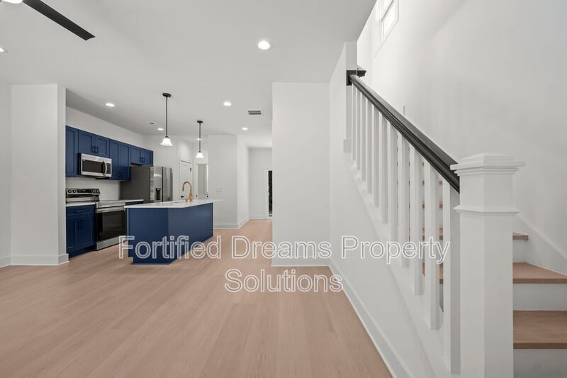 Building Photo - 806 W Dameron Ave