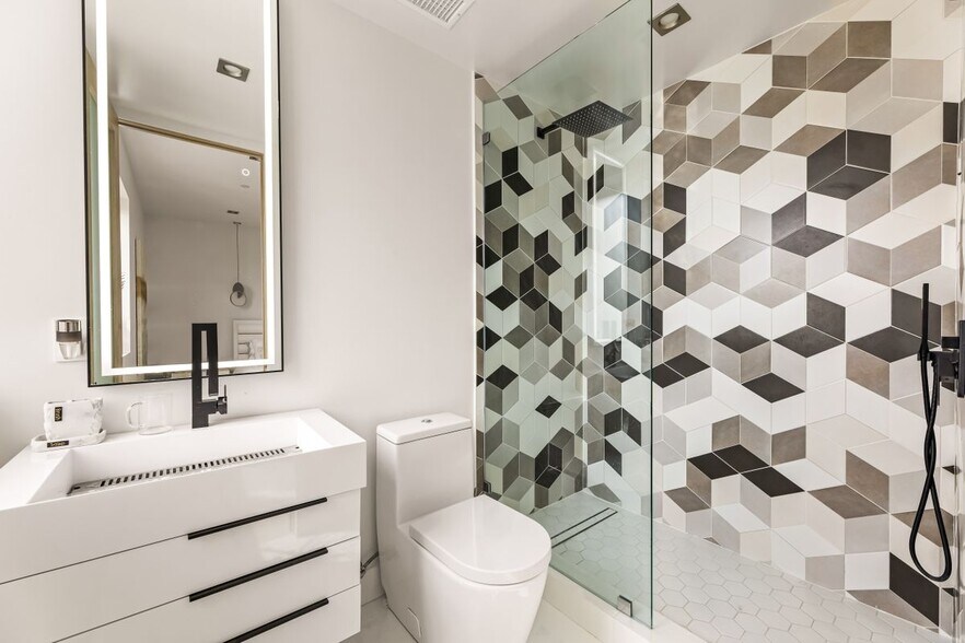 Building Photo - 5170 Medina Rd