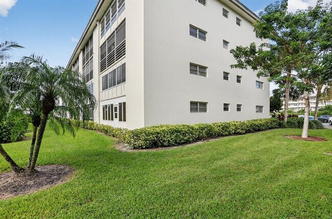 Building Photo - 2901 Victoria Cir