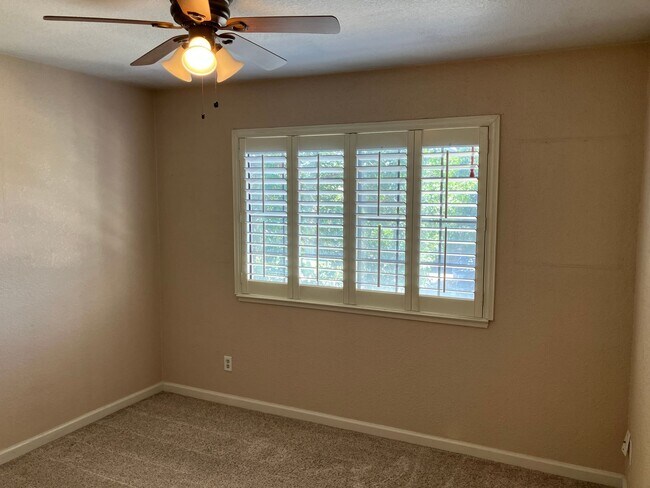 Building Photo - 1717 Whippoorwill Ct