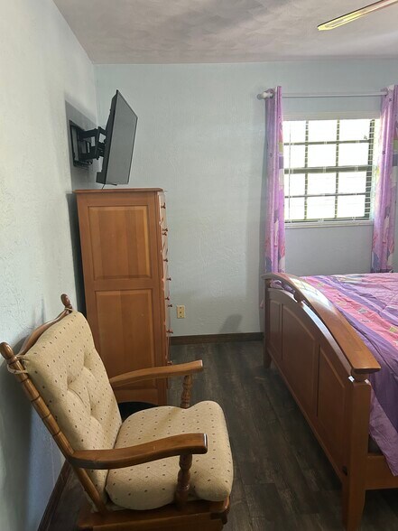 Bedroom 12x12 - 5720 Sweetwater Blvd