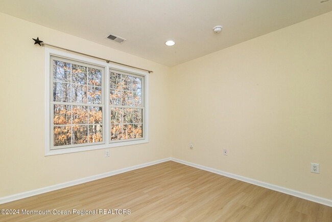 Building Photo - 4 Timber Grove Ct