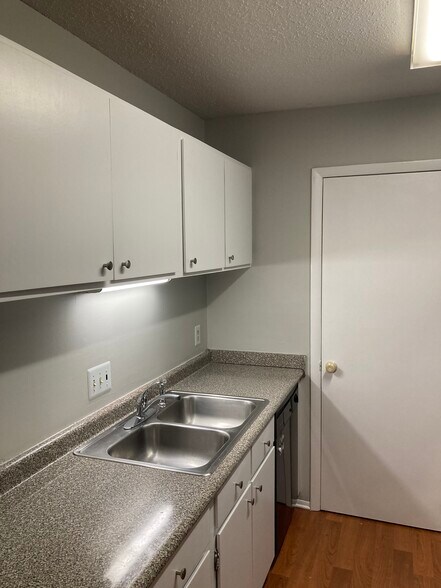 Building Photo - 5012 Sardis Rd