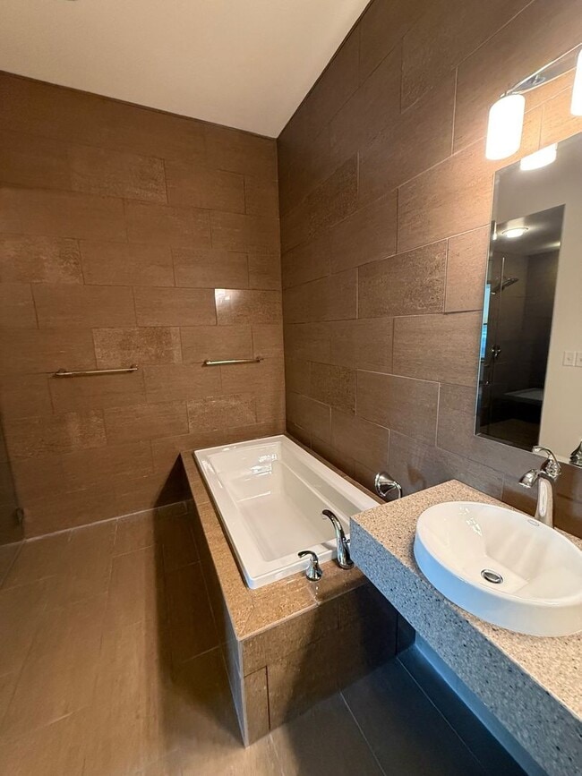 Building Photo - Blue Earth One Bedroom For Lease