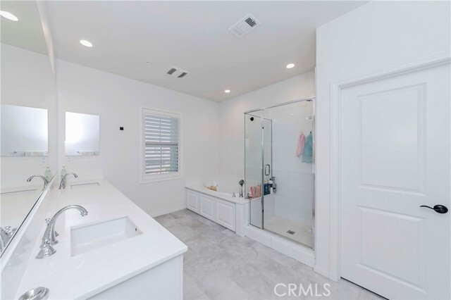 Building Photo - 2545 Almeria Ln