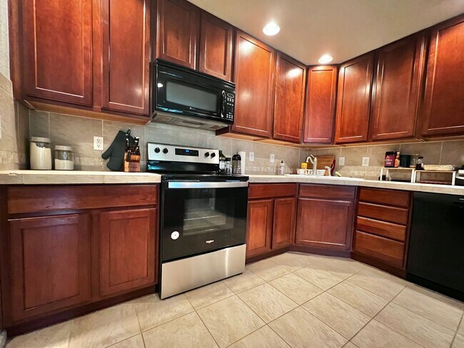Building Photo - Beautiful Condo in South Fort Collins