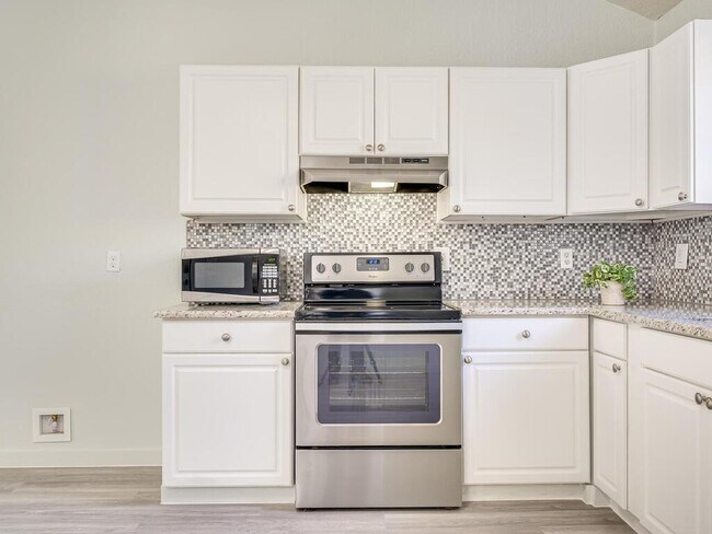 Building Photo - 14806 Longbranch Dr